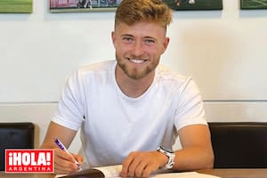 Tiene 21 años, es el hijo de una estrella de la música, pero cumplió su sueño lejos de los escenarios