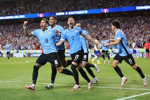 Uruguay avanzó con puntaje ideal, y un histórico Panamá entró en los cuartos de final
