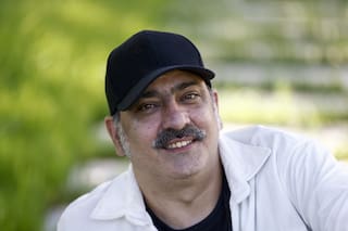 Es hijo de un actor, tuvo problemas de adicciones y asegura que la actuación y la escritura lo salvaron