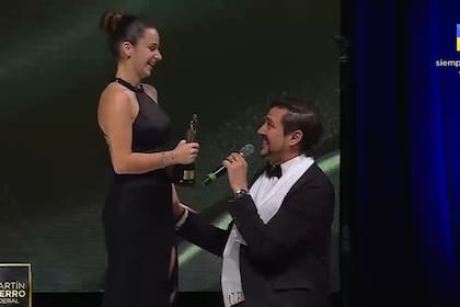 Matías Alé le propuso casamiento a su novia 24 años más joven tras ganar el Martín Fierro