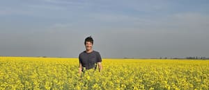 Es productor y siembra 3000 hectáreas de un cultivo que hace volar a los aviones