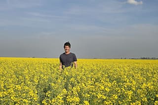 Es productor y siembra 3000 hectáreas de un cultivo que hace volar a los aviones