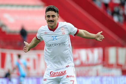 Matías Cóccaro, la figura quemera del momento, pensó que iba a pasarla mal cuando se topó con hinchas de San Lorenzo en Parque Chacabuco.