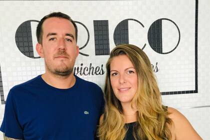 Matías Cricri y Josefina Colabella, dueños de un local gastronómico; trabajaron 18 horas los cuatro días que duró Expoagro