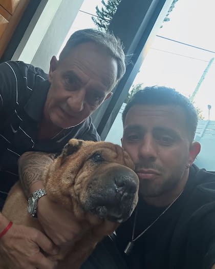 Matías Defederico, su papá y Torito, el perro al que despidió por redes sociales