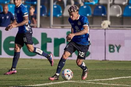 Matías Esquivel anotó un golazo con zurda para Talleres, pero no le alcanzó al equipo cordobés para sumar