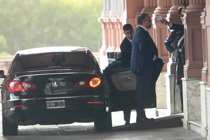 Matías Kulfas llega a casa de Gobierno y le realizan de control de temperatura