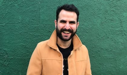 Matías la sigue a Mariana en las redes y sabe que está casada y tiene hijos. Sin embargo, hace unos años mantuvieron una conversación por mensaje privado de Facebook.