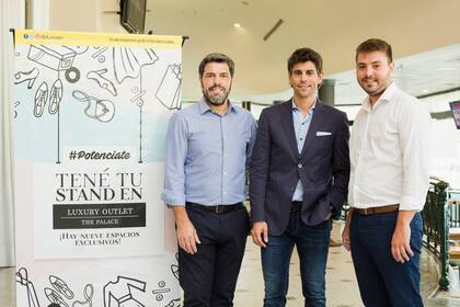 Matías López, secretario de Desarrollo Ciudadano, Sergio Blanco, creador de Luxury Outlet, y Fabián Pereyra, Director General de Juventud