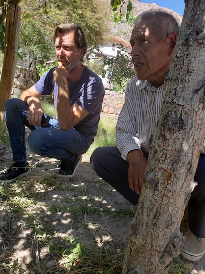 Matías Michelini es el enólogo consultor de la bodega El Bayeh. Fue el impulsor de la idea de vinificar con la uva criolla de las fincas de la zona.