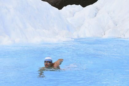Matías nadando en Siberia