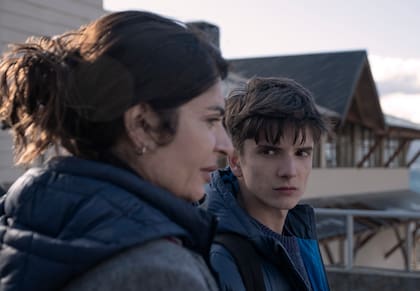 Matías Recalt y Soledad Villamil, madre e hijo en la ficción que estará disponible desde el 26 de marzo
