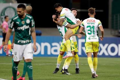 Matías Rodríguez festeja su gol durante el partido de Copa Libertadores 2021 que disputaron Defensa y Justicia y Palmeiras.