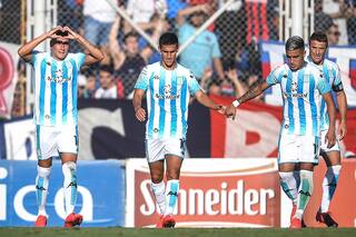 Matías Rojas, el eje de una posesión en Racing que los Nº 9 no disfrutan