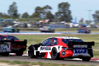Matías Rossi, 18vo; Andrés Jakos, 27mo; el estreno de los Toyota en el Turismo Carretera, un resultado que provocará múltiples trabajos para que el modelo Camry sea competitivo