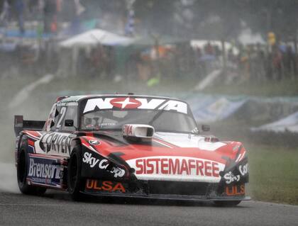 Matías Rossi, cuatro veces ganador en Olavarría, ayer ganó su primer éxito con Ford
