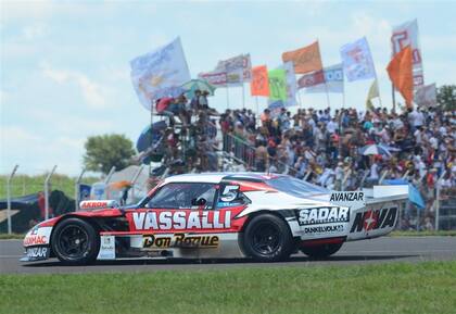 El automovilismo siempre rinde en los domingos de la TV Pública