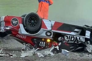 Fuego y un auto dado vuelta: el espectacular accidente que paralizó a todos en el autódromo