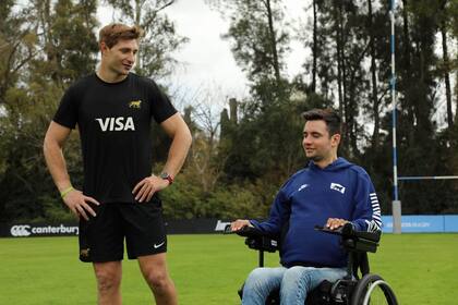 Matías Sánchez quedó cuadripléjico por un accidente de rugby en 2014 y ahora los jugadores de Pumas 7s lo invitan a los entrenamientos; por él se platina alguno que otro en cada torneo del Circuito Mundial.