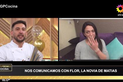 Matías se emocionó al recibir las felicitaciones de su pareja, Flor