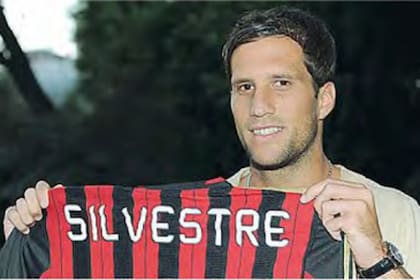 Matías Silvestre con su nueva camiseta