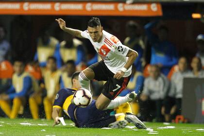 Matías Suárez no puede pasar ante la marca rival