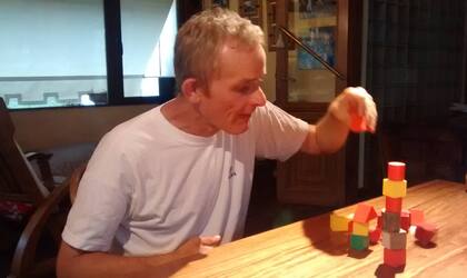 Matías vive en el Cottolengo Don Orione, en Córdoba. Está allí hace muchos años. El Hogar se llama Divina Providencia, que comparte con otros adultos varones que padecen alguna discapacidad cognitiva.