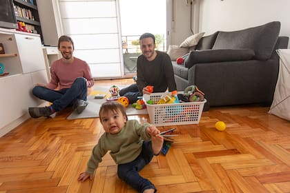 Matías y Fernando, los padres de Julián