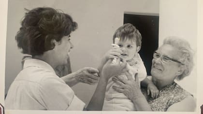 Matías ya tenía varios meses cuando su mamá se dio cuenta de que no respondía a los estímulos como lo habían hecho sus tres hermanos. Tampoco permanecía sentado.