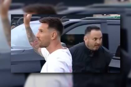 Matías Zacconi junto a Lionel Messi y su familia, al momento en el que descendieron el Cadillac Escalade negro e ingresaron al estadio