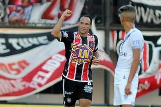 Chacarita-Vélez: un festejado 2-0, el primer triunfo del año del equipo local