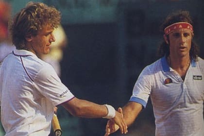 Mats saluda a Vilas, tras ganar roland Garros en 1982