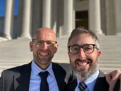 Matt Adams, director legal de Northwest Immigrant Rights Project, aconsejó a los migrantes sobre cómo actuar frente a la persencia de agentes del ICE