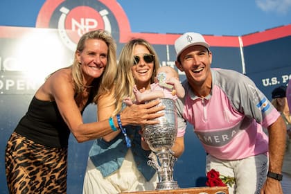 Matt Coppola celebra junto a su mujer, Sol Di Ciurcio, su beba y su mamá, la amazona Jesse Coppola.
