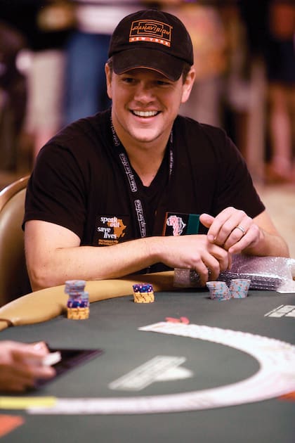 Matt Damon personificó a un jugador en la ficción y desde entonces (hace ya veintiséis años) es fanático del póker y compite internacionalmente.