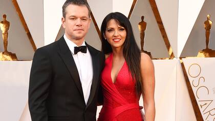Matt Damon y su esposa argentina, Luciana Barroso, en la alfombra roja del Oscar