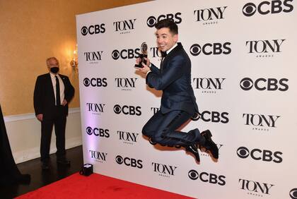 Matt Doyle, ganador de Mejor actor por el musical Company (Photo by Angela Weiss / AFP)