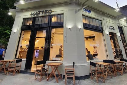 Matteo es un café de especialidad con dulces de todo tipo, alfajores, tortas y brownies