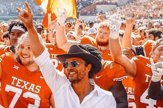Matthew McConaughey fue a ver a su equipo favorito en Texas y su actitud causó desconcierto