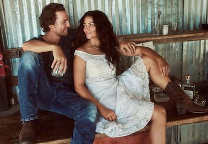 Matthew McConaughey y Camila Alves comenzaron su relación en 2006, tras conocerse en un club nocturno de Los Ángeles