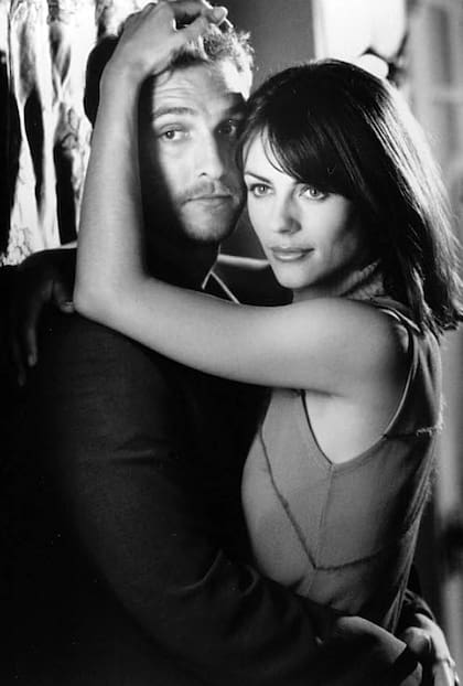 Matthew McConaughey y Elizabeth Hurley en Ed TV