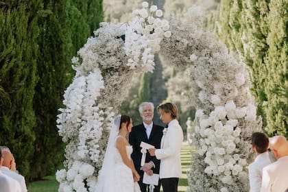 Matthew Modine ofició la boda de Millie Bobby Brown y Jack Bongiovi (Foto: Instagram @divinedayphotography)