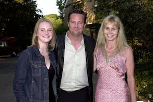 Matthew Perry jutno a su hermana Emily y su madre Suzanne