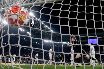 Matthijis De Ligt festeja el segundo gol del Ajax