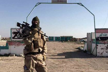 Mattioli fue integrante de la Legión Extranjera Francesa, un cuerpo de elite conocido por su dura disciplina y entrenamiento tanto físico como mental y que tradicionalmente ha sido el refugio de aventureros y criminales, pero que hoy tiene un perfil más profes