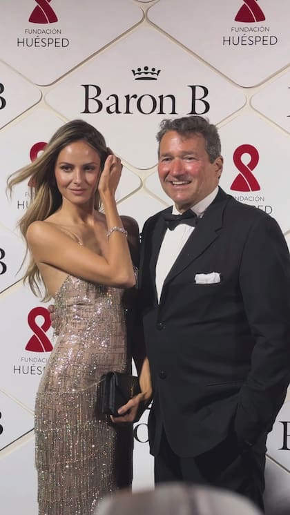 Mauara Mariussi, con un vestido de Giacobbe, y Mike Reynal