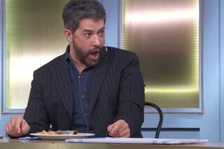 Mauricio Asta intentó seducir a un periodista y recibió una inesperada respuesta de la novia