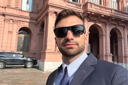 Mauricio Gaspar Novelli, frente a la Casa Rosada