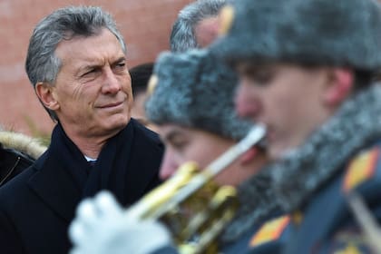 Mauricio Macri al llegar a la tumba de un soldado desconocido al lado del Muro del Kremlin