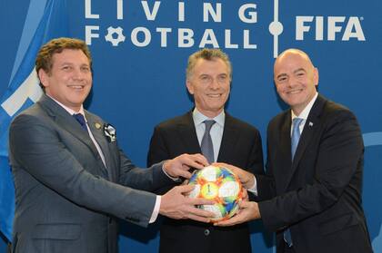 Mauricio Macri, al recibir la distinción "Living Football Award", en Zurich el año pasado